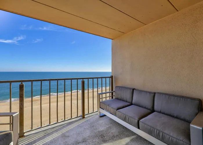 Extraordinary Oceanfront Escape - Private Balcony *